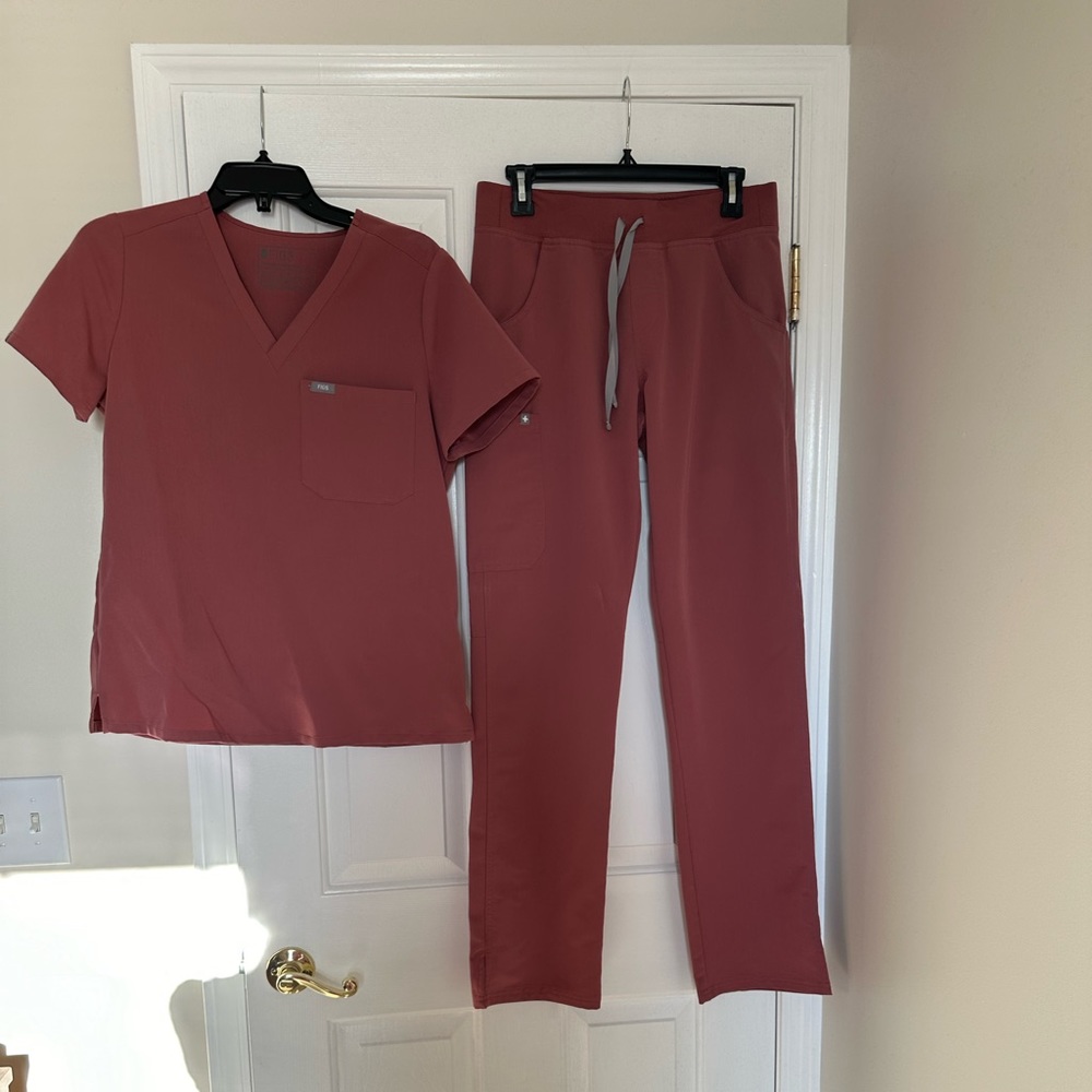 Figs scrubs